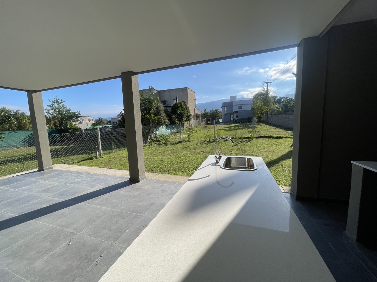  CASA EN BARRIO PRIVADO APTA CREDITO 