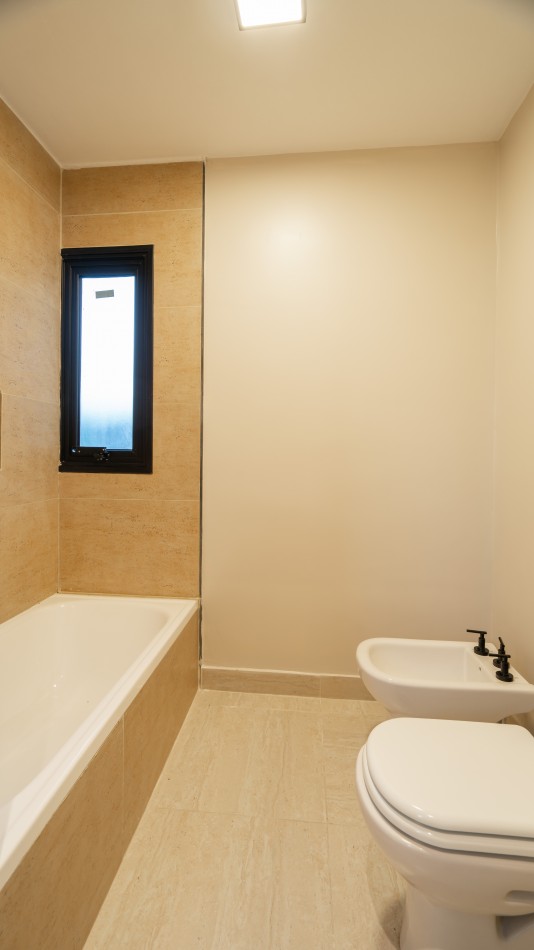 Casa Premium en Santa Barbara Hills - 4 Dorm en una Planta - Lote Central