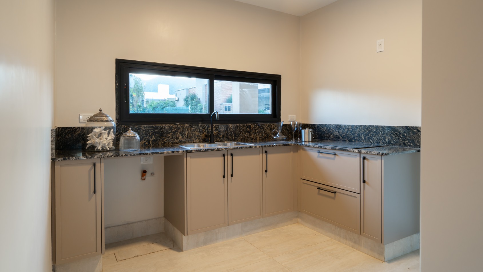 Casa Premium en Santa Barbara Hills - 4 Dorm en una Planta - Lote Central