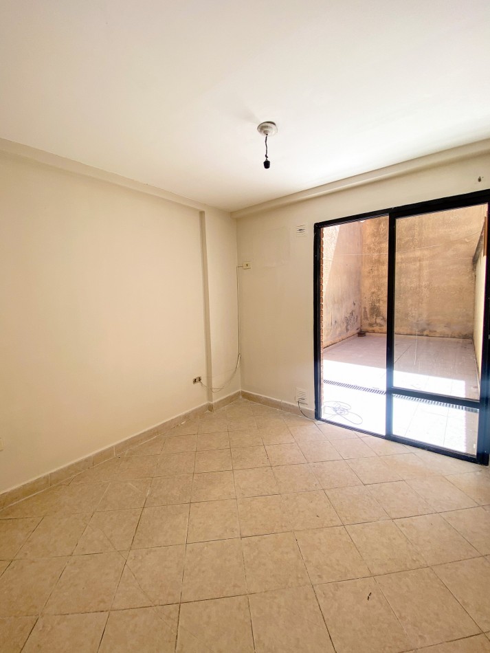 Departamento con patio Barrio Sur 