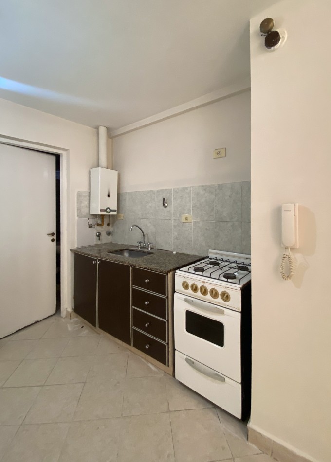 Departamento con patio Barrio Sur 