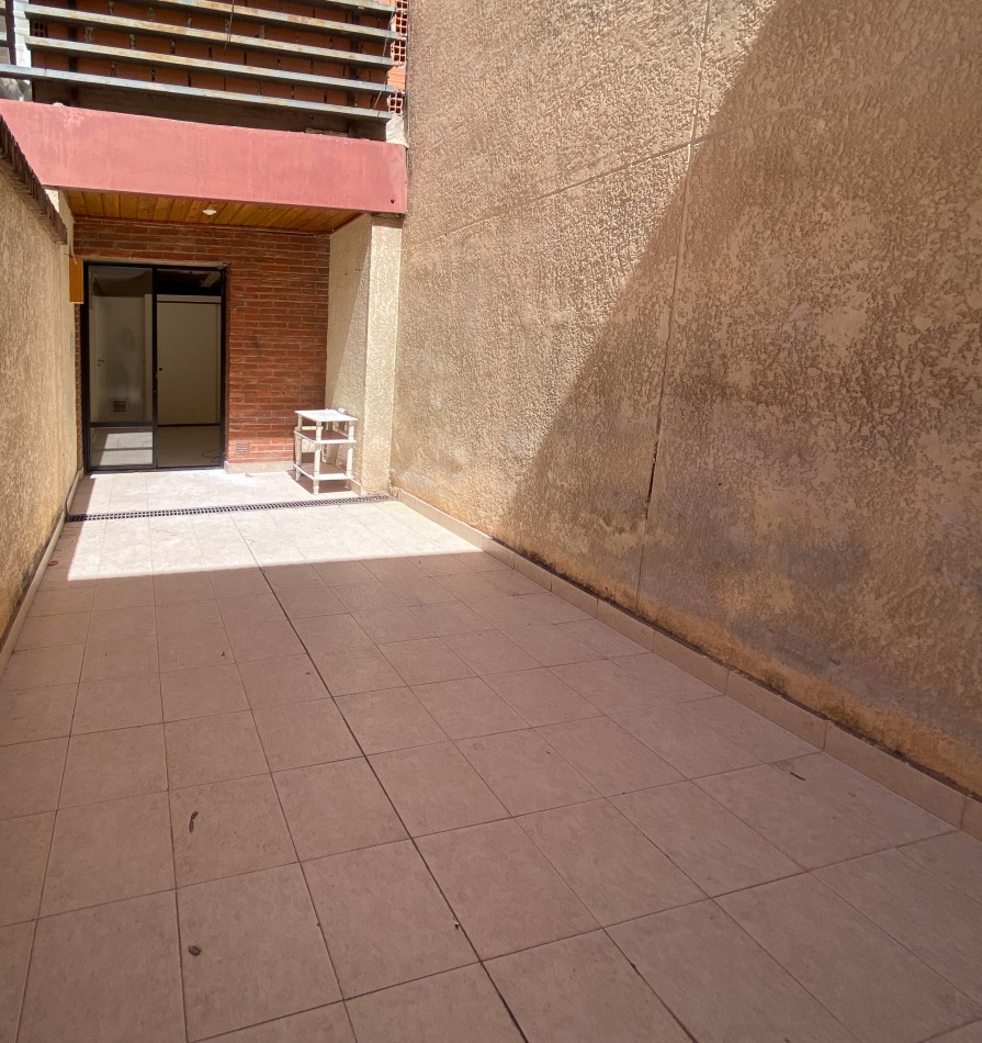 Departamento con patio Barrio Sur 