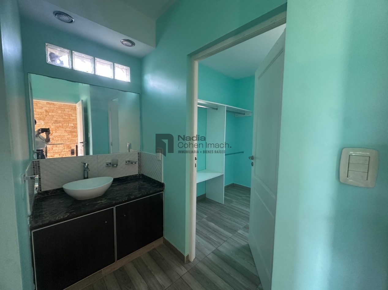 Casa 4 dormitorios en Venta - Plaza Peru 