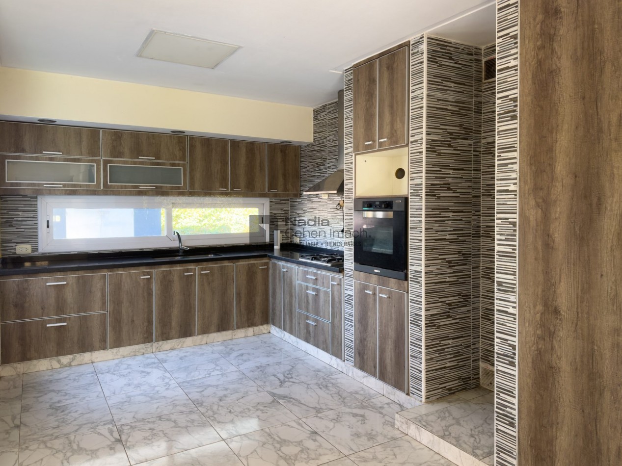 Casa 4 dormitorios en Venta - Plaza Peru 