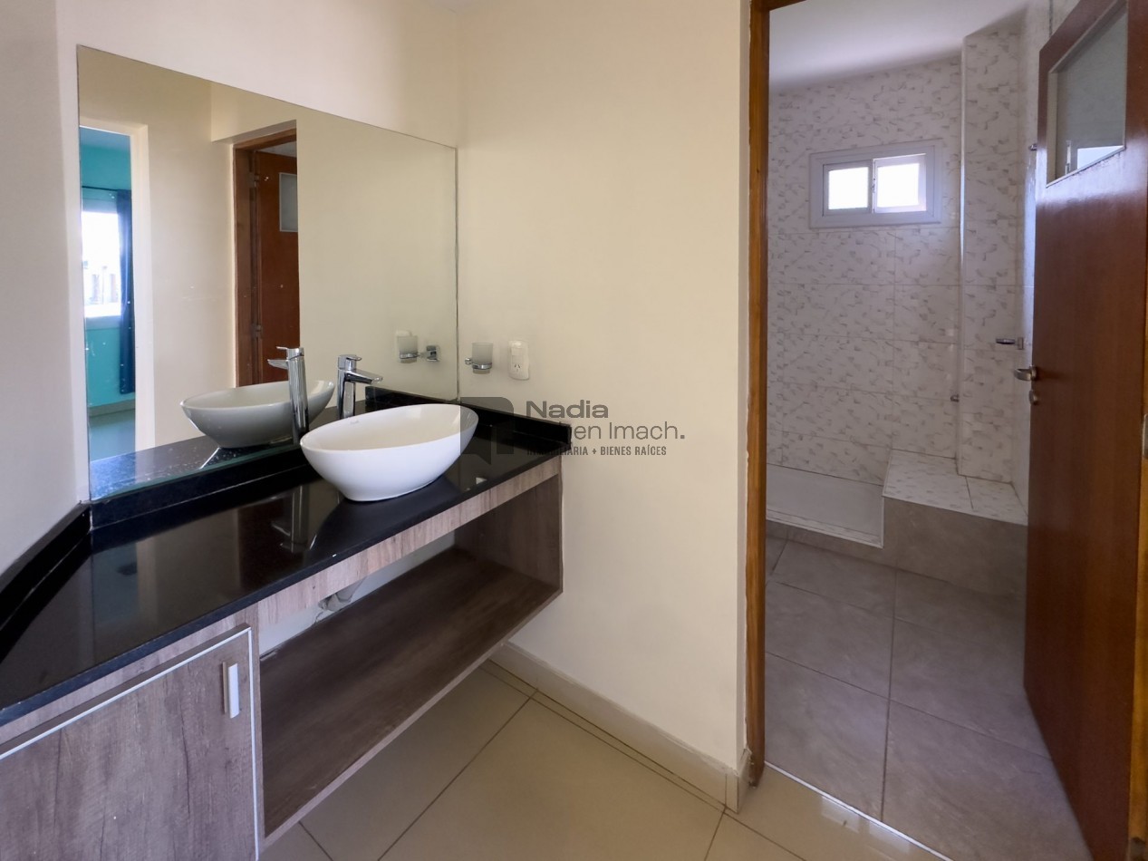 Casa 4 dormitorios en Venta - Plaza Peru 