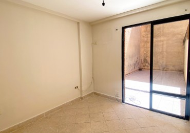 Departamento con patio Barrio Sur